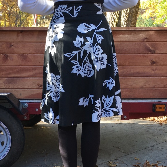 Gap skirt size 1. - Picture 3 of 3